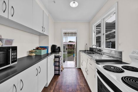 Photo of property in 8 George Street, Hawera, 4610