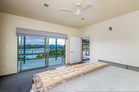 Photo of property in 104 Te Wahapu Road, Russell, 0272