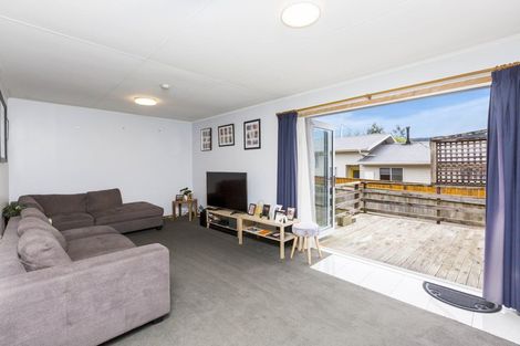 Photo of property in 28 Vista Crescent, Maoribank, Upper Hutt, 5018