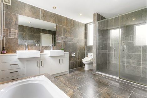 Photo of property in 43 Zara Court, Windsor Park, Auckland, 0632