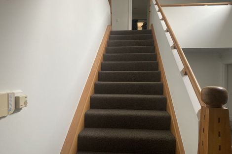 Photo of property in 28 Eccleston Hill, Thorndon, Wellington, 6011