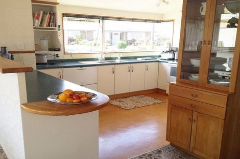 Photo of property in 4 Waiwera Place, Merrilands, New Plymouth, 4312