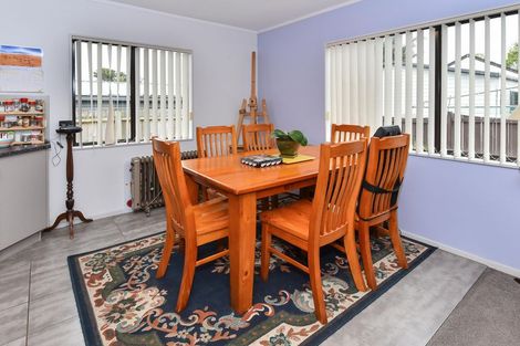 Photo of property in 8 Hadley Wood Drive, Wattle Downs, Auckland, 2103