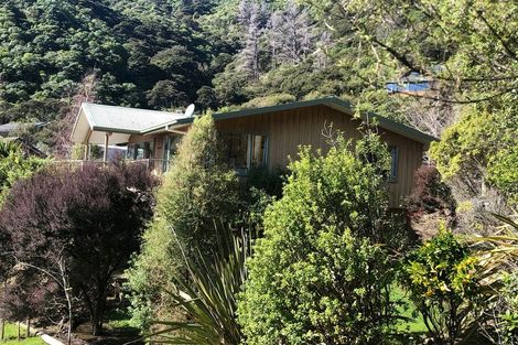 Photo of property in 21 Amelia Crescent, Waikawa, Picton, 7220