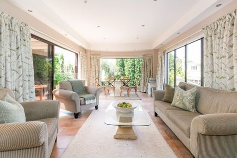 Photo of property in 5 Gladstone Road, Bluff Hill, Napier, 4110