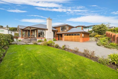 Photo of property in 43 Cannon Hill Crescent, Mount Pleasant, Christchurch, 8081