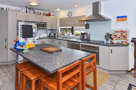 Photo of property in 8 Hadley Wood Drive, Wattle Downs, Auckland, 2103