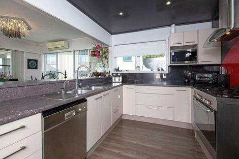 Photo of property in 132 Sandspit Road, Shelly Park, Auckland, 2014