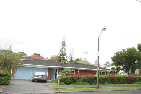 Photo of property in 27 Pooley Street, Pakuranga Heights, Auckland, 2010