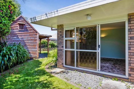 Photo of property in 4 Waiwera Place, Merrilands, New Plymouth, 4312