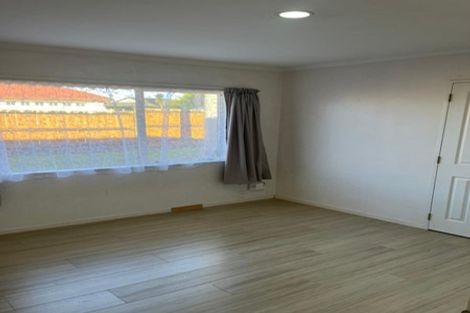 Photo of property in 14 Corta Bella Place, Golflands, Auckland, 2013