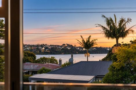 Photo of property in 33 Renata Crescent, Te Atatu Peninsula, Auckland, 0610