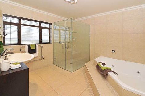 Photo of property in 6 Phoenicia Court, The Gardens, Auckland, 2105