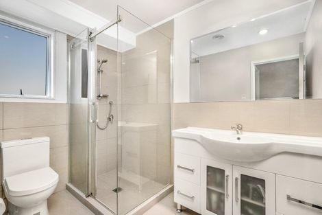 Photo of property in 2/17 Etherton Drive, Weymouth, Auckland, 2103