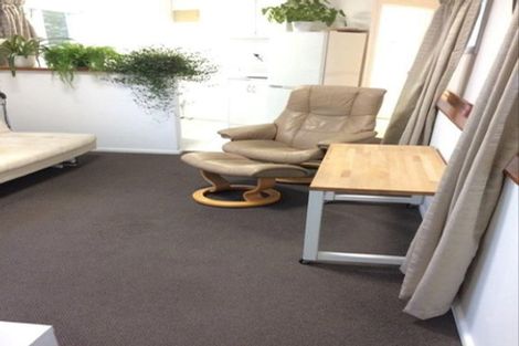 Photo of property in 17 Edgeworth Road, Glenfield, Auckland, 0629