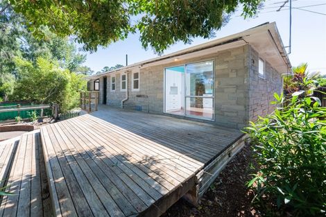 Photo of property in 121 Millbrook Road, Sunnyvale, Auckland, 0612