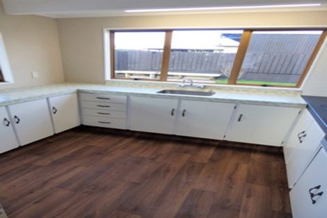 Photo of property in 17a Edgewater Parade, Waiuku, 2123