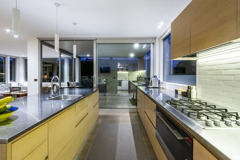 Photo of property in 21 Ocean View Road, Milford, Auckland, 0620