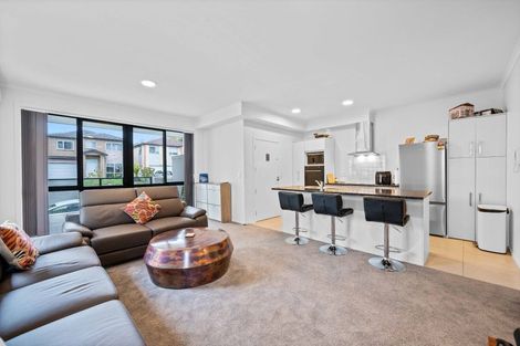 Photo of property in 20/11 Carlos Drive, Flat Bush, Auckland, 2016