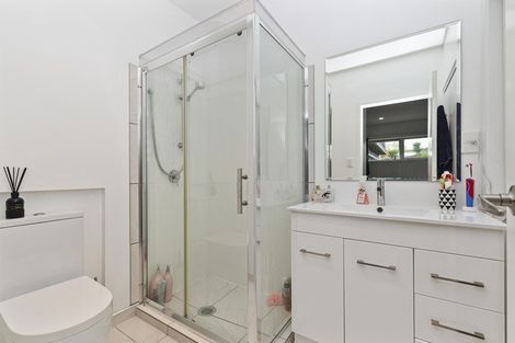 Photo of property in 12 Kashmir Road, Glen Eden, Auckland, 0602