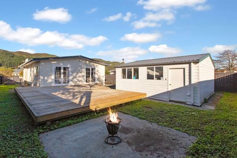 Photo of property in 253 Wellington Road, Wainuiomata, Lower Hutt, 5014