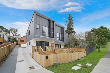 Photo of property in 2/11 Stottholm Road, Titirangi, Auckland, 0604