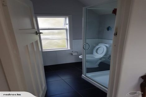 Photo of property in 42 Fortification Road, Karaka Bays, Wellington, 6022