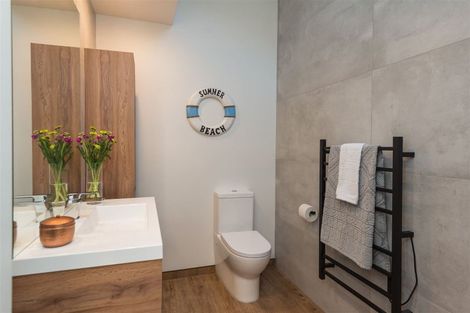 Photo of property in 2/182 Mount Pleasant, Mount Pleasant, Christchurch, 8081