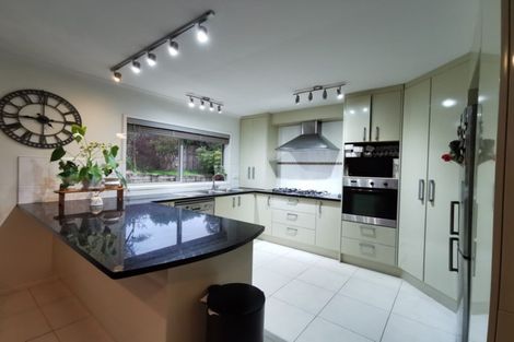 Photo of property in 10 Baverton Drive, Flat Bush, Auckland, 2016