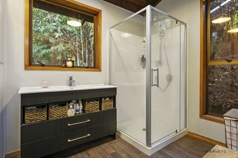 Photo of property in 8 Atarua Gardens, Waiatarua, Auckland, 0604