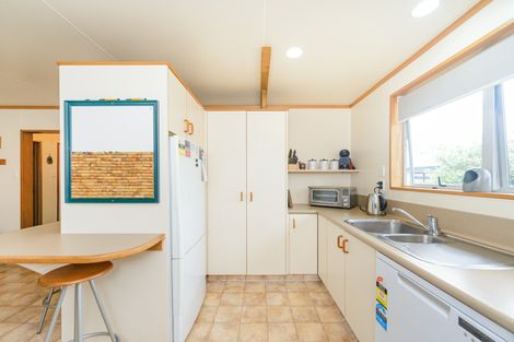 Photo of property in 10 Forbes Place, Kelvin Grove, Palmerston North, 4414