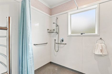 Photo of property in 6 Waharua Place, Tawhero, Whanganui, 4501