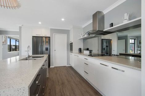 Photo of property in 19 Wairere Rise, Omokoroa, 3114