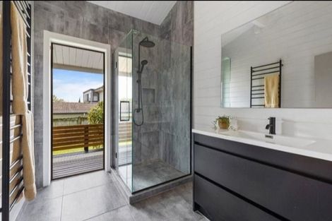 Photo of property in 27 Clarks Beach Road, Clarks Beach, 2122