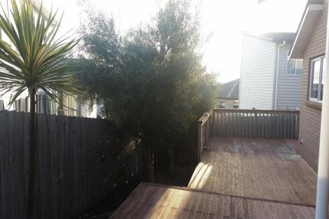 Photo of property in 9 Loughros Place, Pinehill, Auckland, 0632