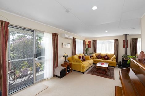 Photo of property in 6 Milne Place, Merrilands, New Plymouth, 4312