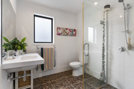 Photo of property in 33 Roland Road, Greenhithe, Auckland, 0632