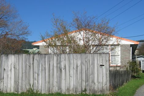 Photo of property in 6 Young Grove, Stokes Valley, Lower Hutt, 5019