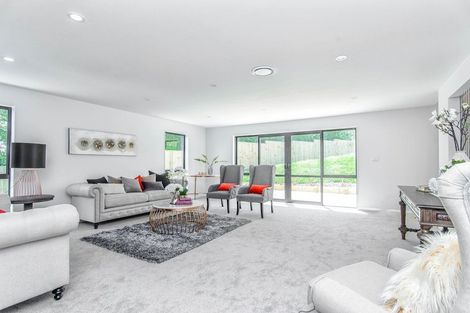 Photo of property in 9 Nerehana Place, Red Beach, 0932