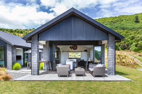 Photo of property in 13 Sparrowhawk Way, Kinloch, Taupo, 3377