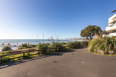 Photo of property in Devonport Apartments, 11/127 Saint Aubyn Street, New Plymouth, 4310