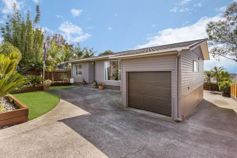 Photo of property in 121 Carlisle Road, Northcross, Auckland, 0632