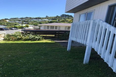 Photo of property in 26 Batchelor Street, Newlands, Wellington, 6037