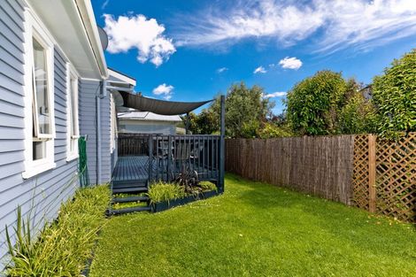 Photo of property in 16 Woodglen Road, Glen Eden, Auckland, 0602
