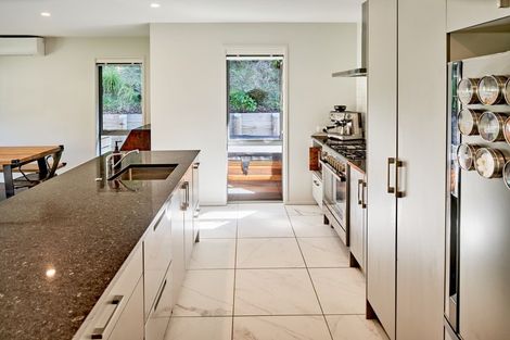 Photo of property in 32 Mooring Close, Whitby, Porirua, 5024