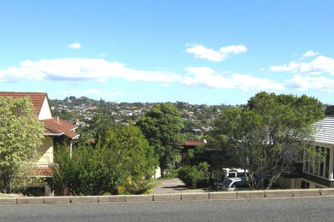 Photo of property in 1/2a Carlisle Road, Browns Bay, Auckland, 0630