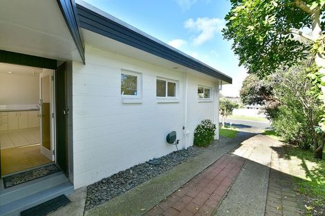 Photo of property in 22 Amorino Drive, Red Beach, 0932