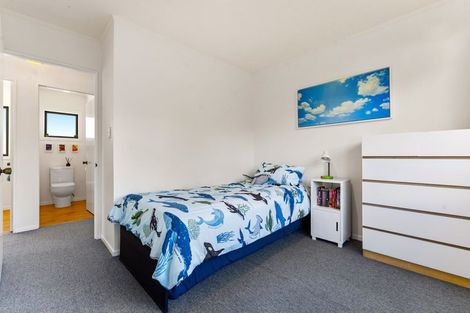 Photo of property in 37 Gatman Street, Birkdale, Auckland, 0626