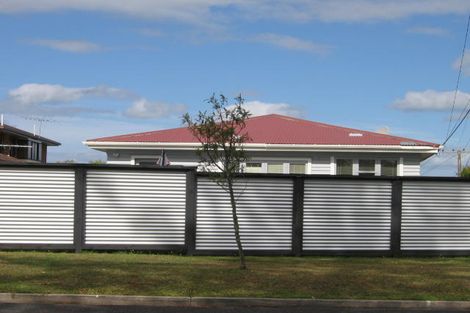 Photo of property in 2/60 Kowhai Road, Campbells Bay, Auckland, 0630