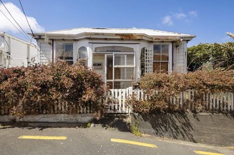 Photo of property in 2 Prince Street, Mount Victoria, Wellington, 6011
